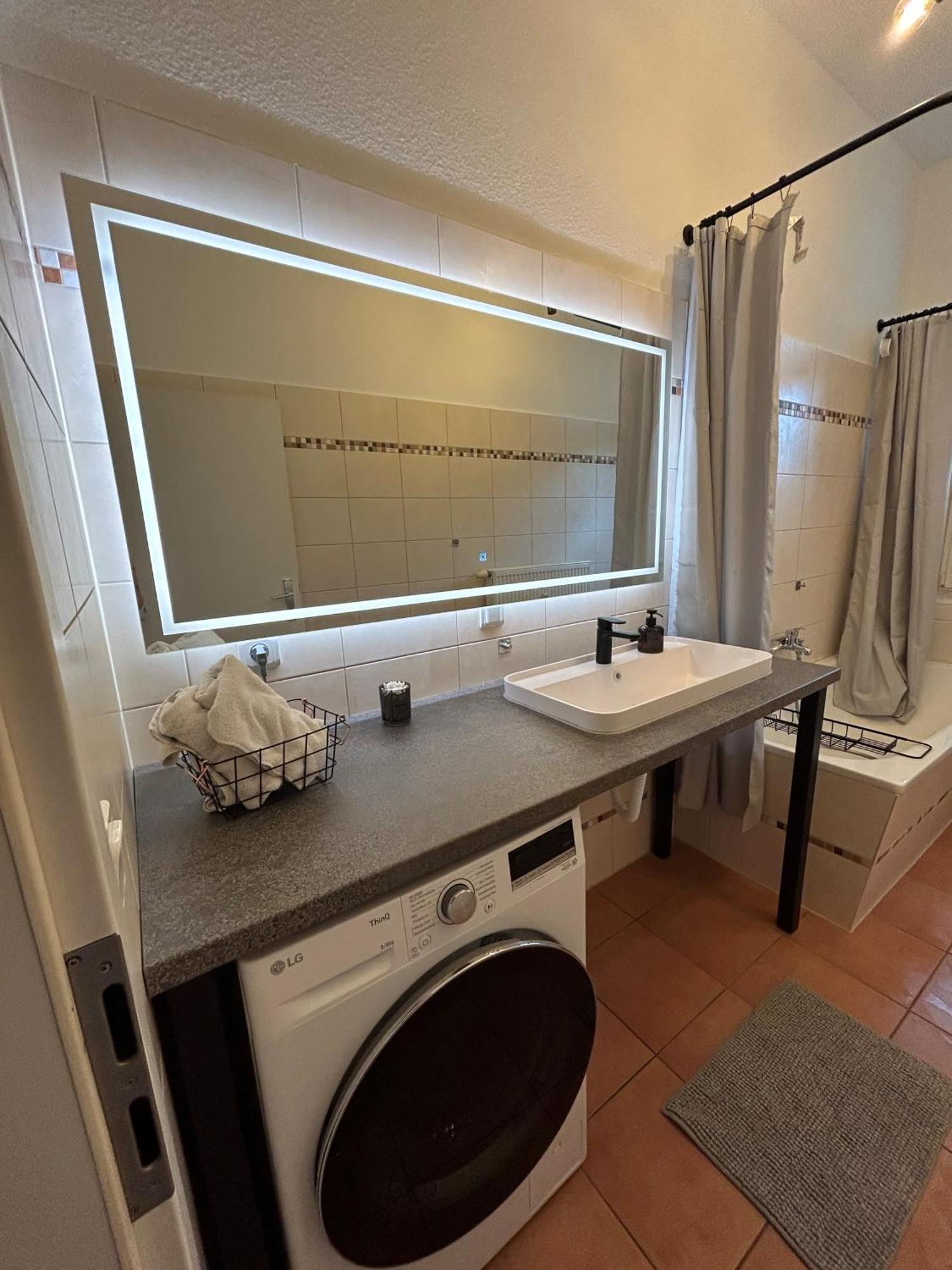 Mintara Komfort Apartment Mit Grill -Terrasse, Sky Und Parkplatz Magdeburg Eksteriør billede